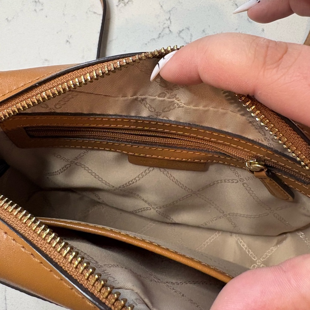 Michael Kors Cream and Tan Crossbody Bag - Picture 4 of 8